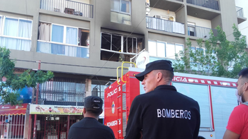 explosion e incendio en un edificio puso en alerta al bajo explosion e incendio en un edificio puso en alerta al bajo