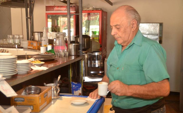 Cuántos café servidos a sus clientes en el Plaza Bar. Foto Antonio Spagnuolo.
