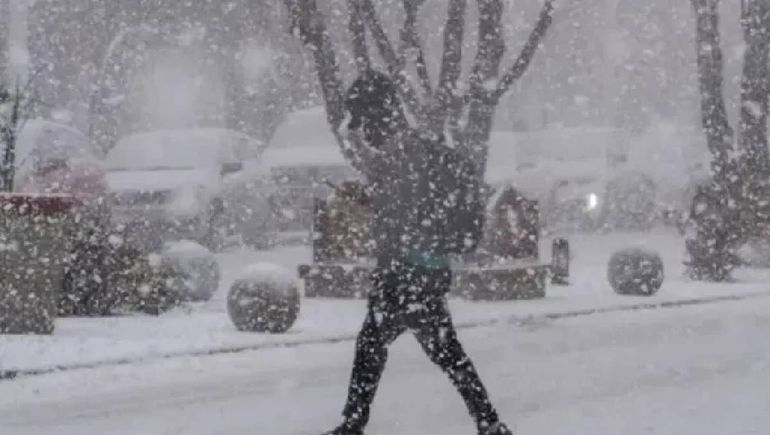 Alerta por nieve en Bariloche: rutas complicadas y clases suspendidas