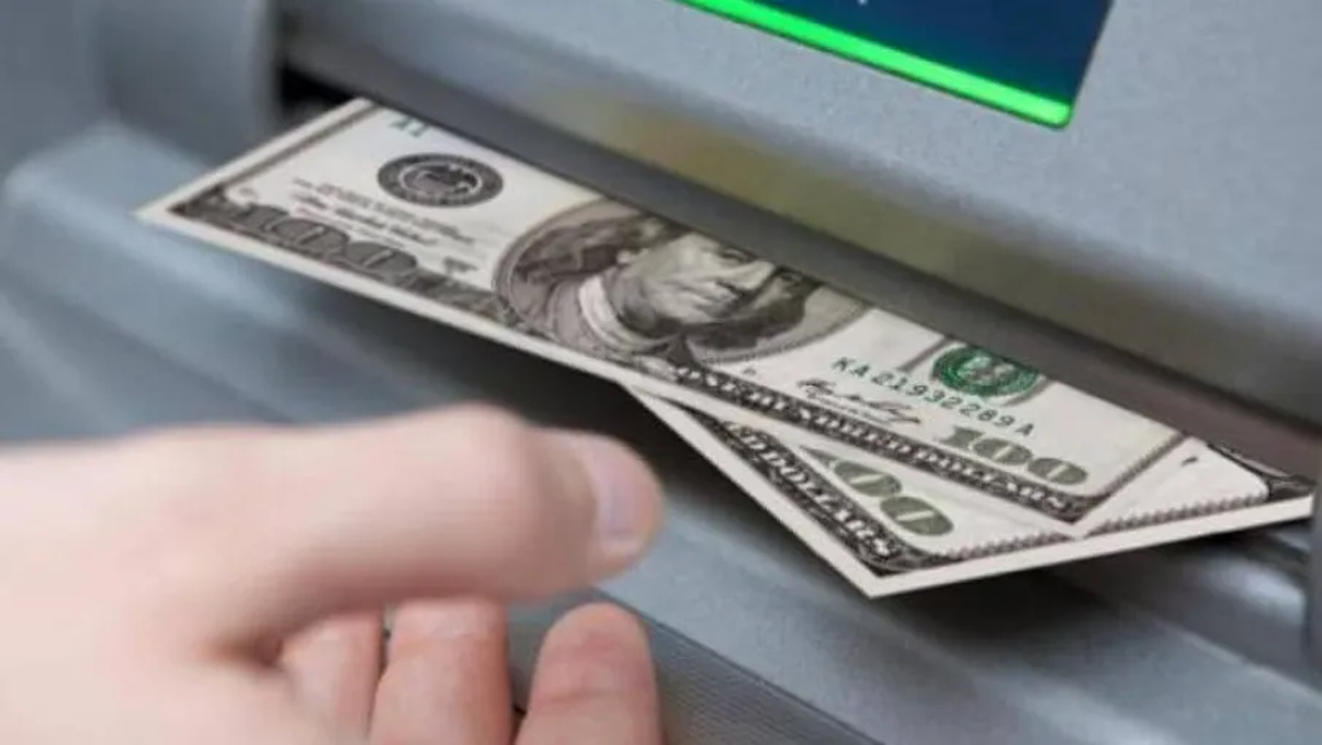 El dólar blue subió 30 pesos y alcanzó los $1.100