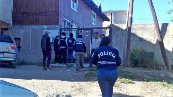 Un hombre atacó con un hacha a la Policía en una diligencia judicial