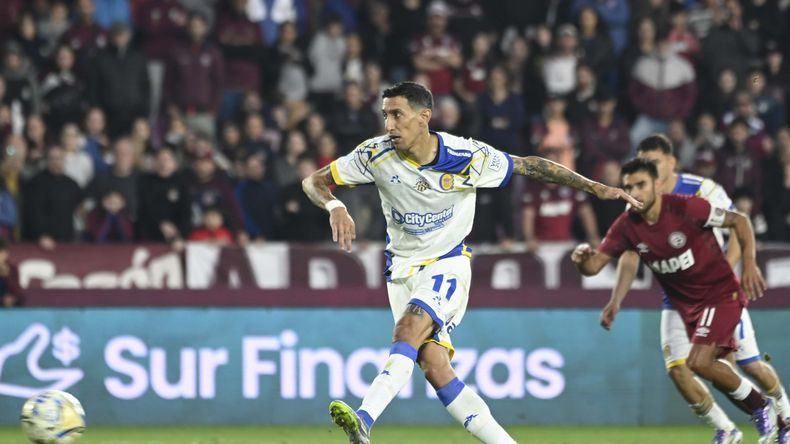 Ángel Di María convirtió el gol de la victoria para Rosario Central.
