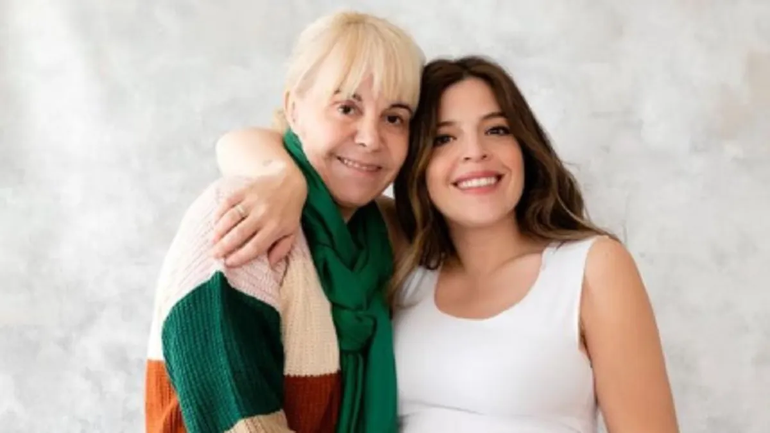 Claudia Villafañe y Dalma Maradona.