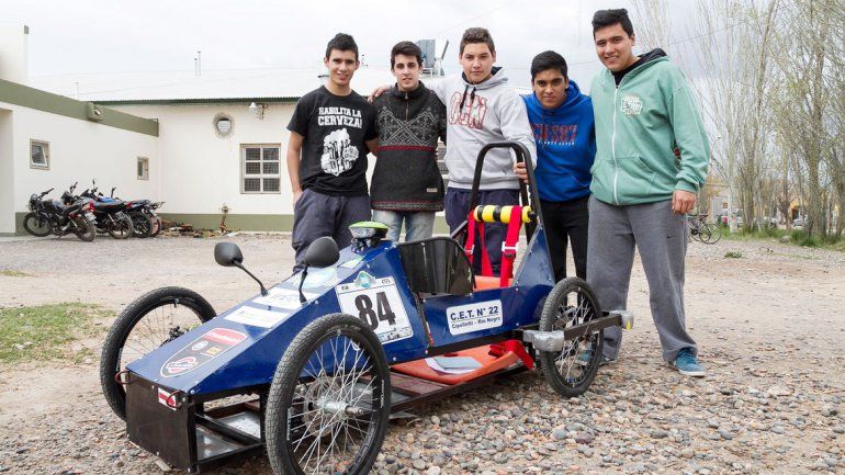 El auto fue construido por alumnos de cuarto y quinto año del industrial del barrio San Lorenzo.