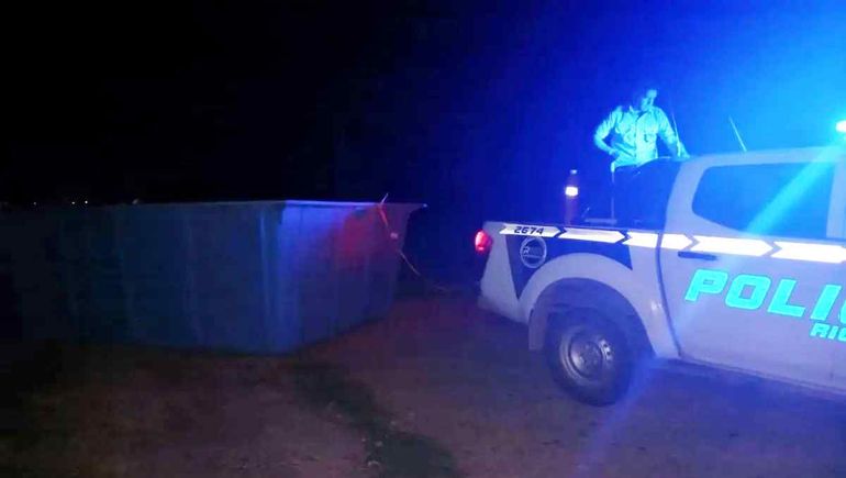 Robaron una pileta, pero se cansaron en el camino y la abandonaron