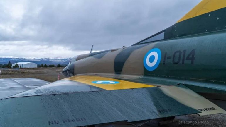 El avión de Malvinas que volará sobre el lago para exhibirse en el Museo desde el 6 de septiembre.