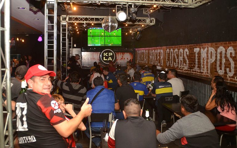 Los festejos de los hinchas de Boca en el centro cipoleño