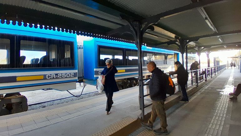 El Tren del Valle también pasará a la órbita del gobierno de Río Negro. Se extendería, al menos, hasta Roca. El Tren del Valle también pasará a la órbita del gobierno de Río Negro. Se extendería, al menos, hasta Roca.