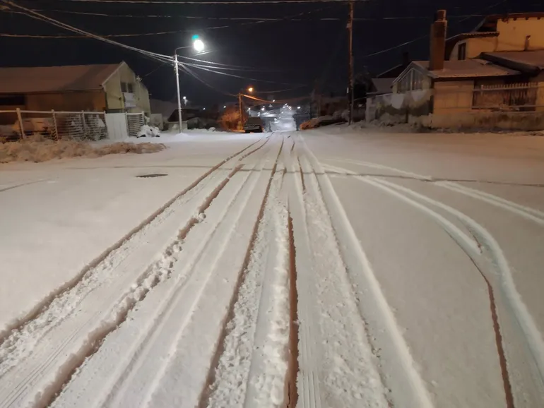 Las calles cubiertas de nieve en Bariloche.