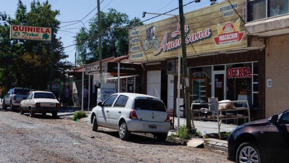 Se bajó a comprar el pan y asaltaron a su hija en el auto