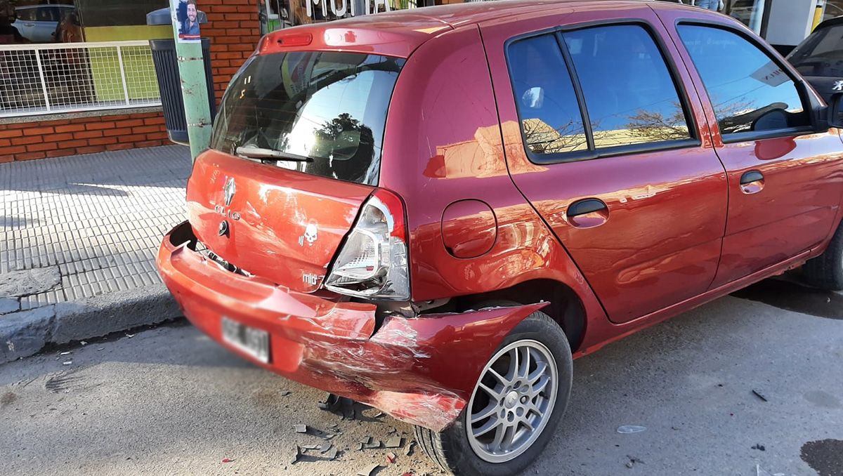 Le chocaron el auto y ahora la dueña busca a los responsables