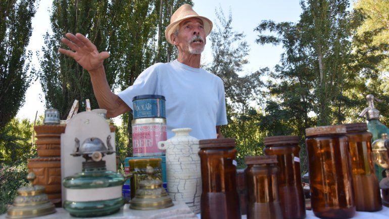 Los puestos ambulantes se instalan en cercanías del tercer puente.