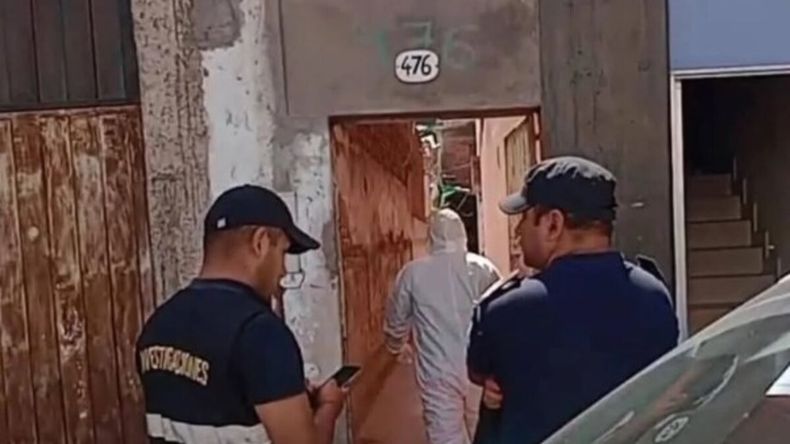 De acuerdo con las primeras informaciones, los vecinos escucharon una discusión fuerte seguida de pedidos desesperados de auxilio. | LMCipolletti.com De acuerdo con las primeras informaciones, los vecinos escucharon una discusión fuerte seguida de pedidos desesperados de auxilio.