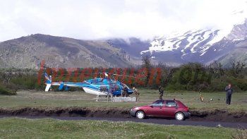 partio el helicoptero para rescatar al andinista neuquino en el volcan lanin