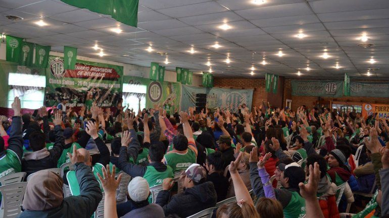 Más de 300 dirigentes de ATE se reunieron ayer en Cinco Saltos y decidieron aceptar la oferta salarial del Gobierno.