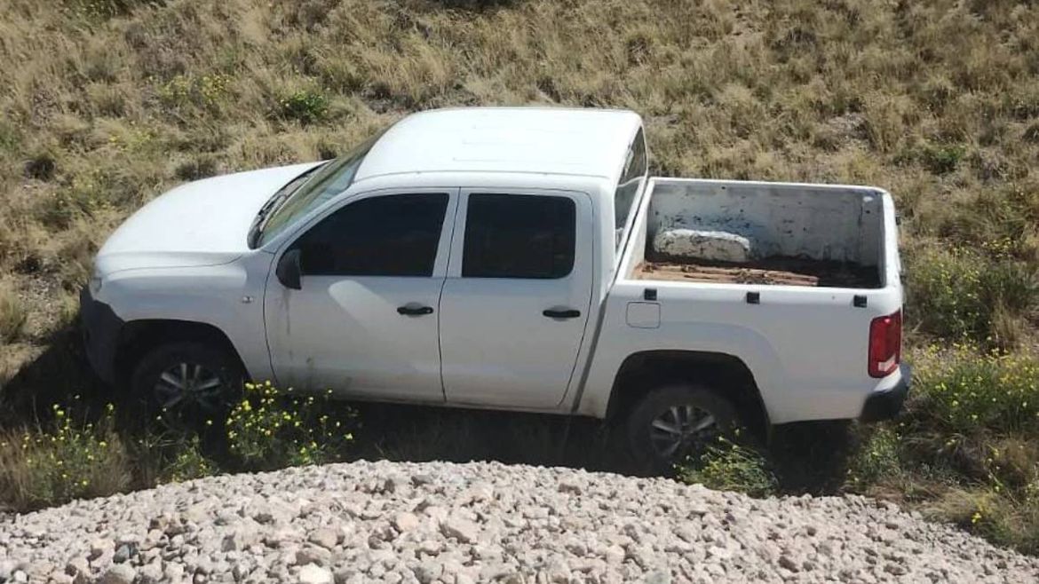 La camioneta se encontraba abandonada en la zona rural de Río Colorado. | LMCipolletti.com La camioneta se encontraba abandonada en la zona rural de Río Colorado.