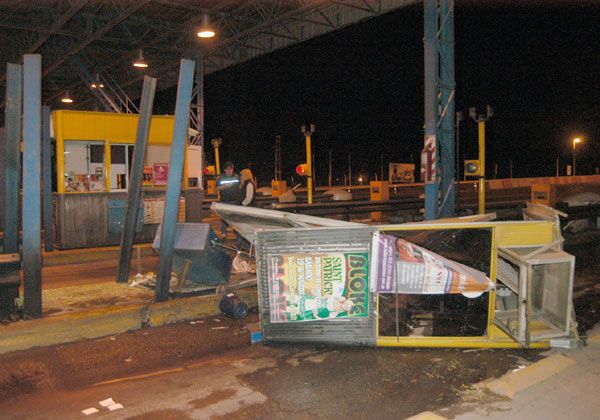 Destruyó una cabina de peaje