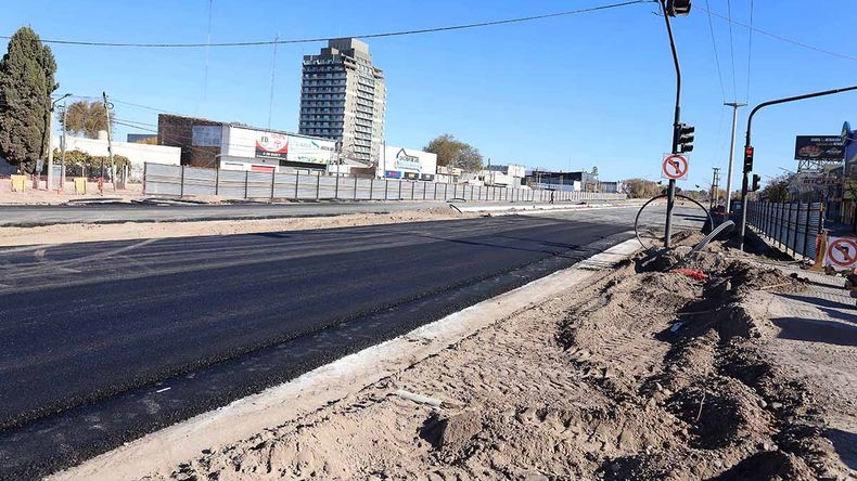 Avances en tres frentes de la obra de Avenida Mosconi: habilitan el cruce a Cipolletti