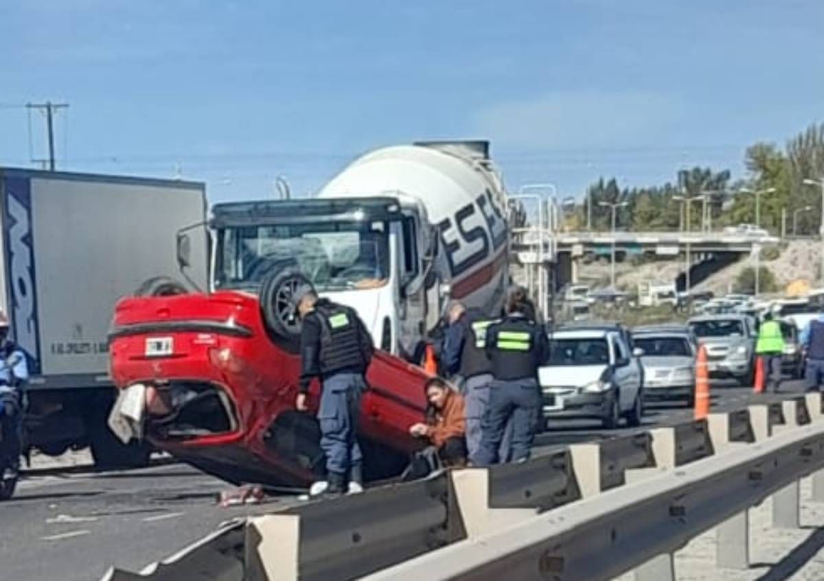 Hubo demoras en Ruta 7 por un vuelco en sentido a Centenario