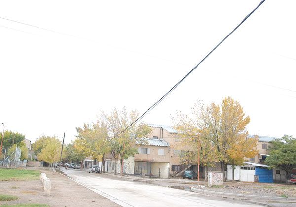 Peligro por cables colgando a baja altura