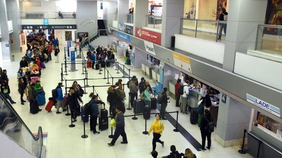 Flybondi lo hizo otra vez: caos en el aeropuerto de Neuquén por vuelos cancelados