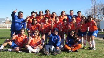 deportivo roca es el primer campeon femenino de la liga