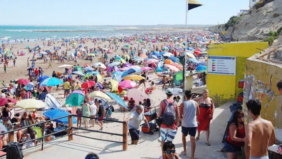 A diferencia de temporadas anteriores, las playas no quedaron despobladas tras el festejo por la llegada del nuevo año. El nivel de ocupación genera optimismo entre los operadores turísticos.
