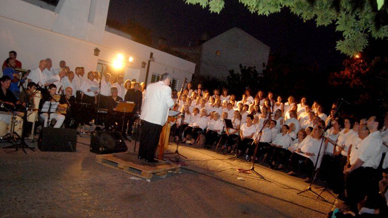 En los shows participan 200 vocalistas de diversos grupos.