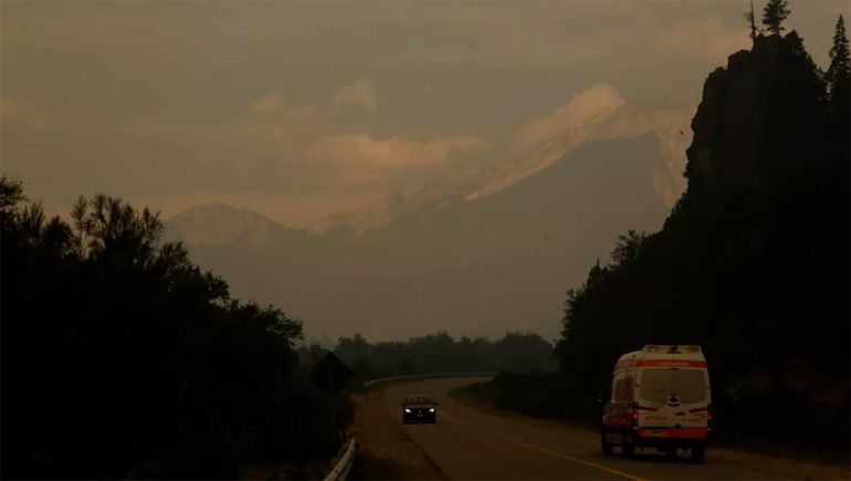 Por los incendios cortaron la ruta 40 entre Bariloche y El Bolsón