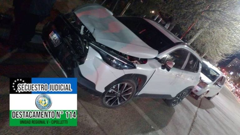 Robó una camioneta que estaba en marcha en El Manzanar y chocó a dos autos estacionados