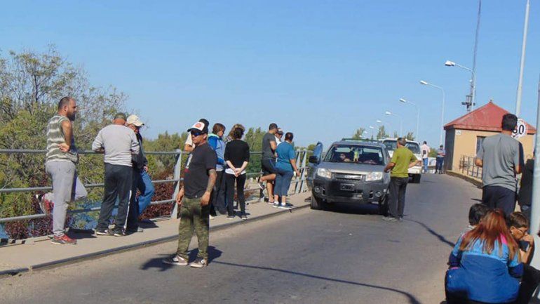 La familia del joven desaparecido en el canal levantó el corte en Ruta 151