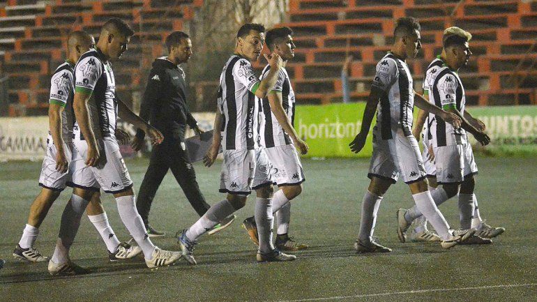 Mal paso por el Maiolino tuvo el equipo albinegro. Perdió el clásico y dejó una mala imagen a nivel colectivo.