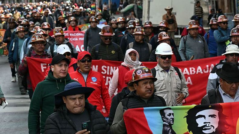 Multitudinaria jornada de protesta en Bolivia, exigen la renuncia del presidente y nuevas elecciones.