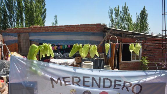Sin comida y sin ayuda