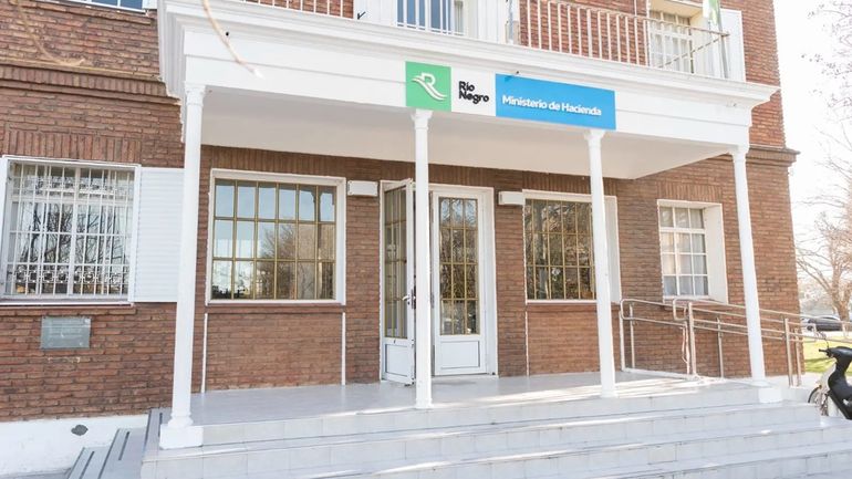 Desde 2023 el endeudamiento en dólares cayó un 27% y mejoraron los indicadores fiscales.