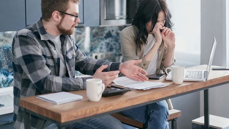 Se casaron pobres, se volvieron millonarios y tras la separación se descubrió que él era dueño de todo