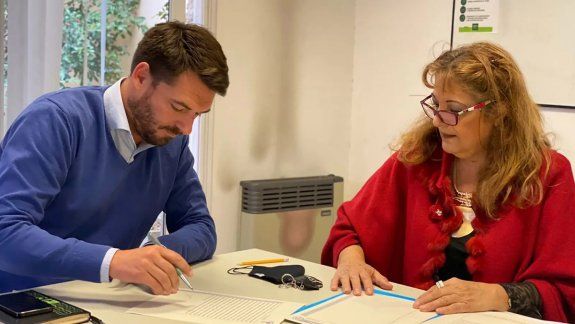 Firmaron actas para la entrega de escrituras en Cipolletti