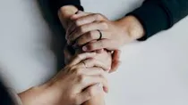 mas de 11 suicidios diarios en argentina en 2024: los datos en rio negro y donde pedir ayuda