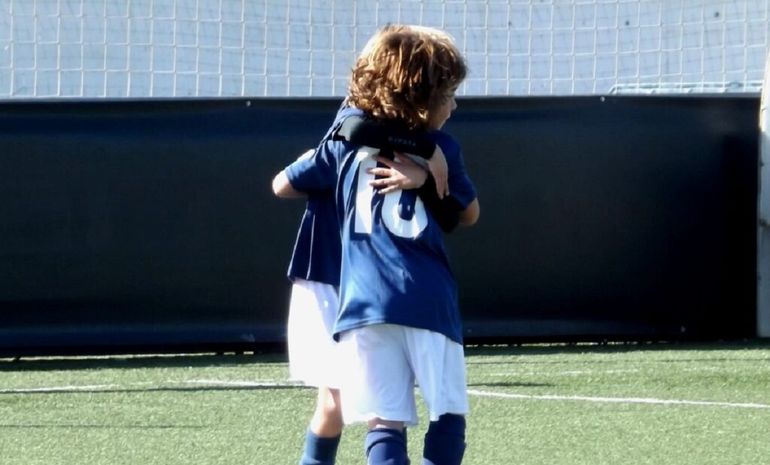 La Justicia autorizó a un niño para que viaje a acompañar a su hermano en un torneo de fútbol.