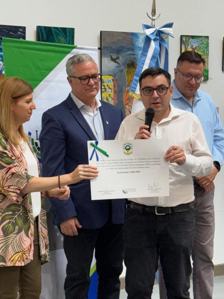 El escritor Santiago Ocampos recibió la declaración de interés provincial del libro El escritor Santiago Ocampos recibió la declaración de interés provincial del libro