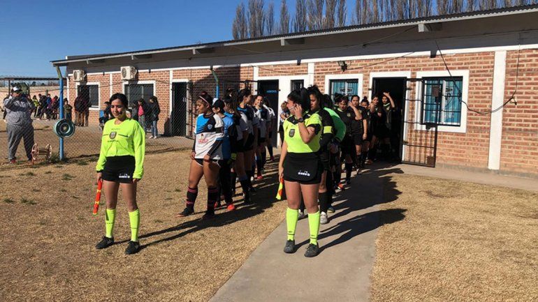 Histórico debut del fútbol femenino en la Liga Confluencia