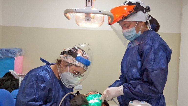 Estudiantes de Odontología atendieron a 40 pacientes en nuevo viaje a El Cuy