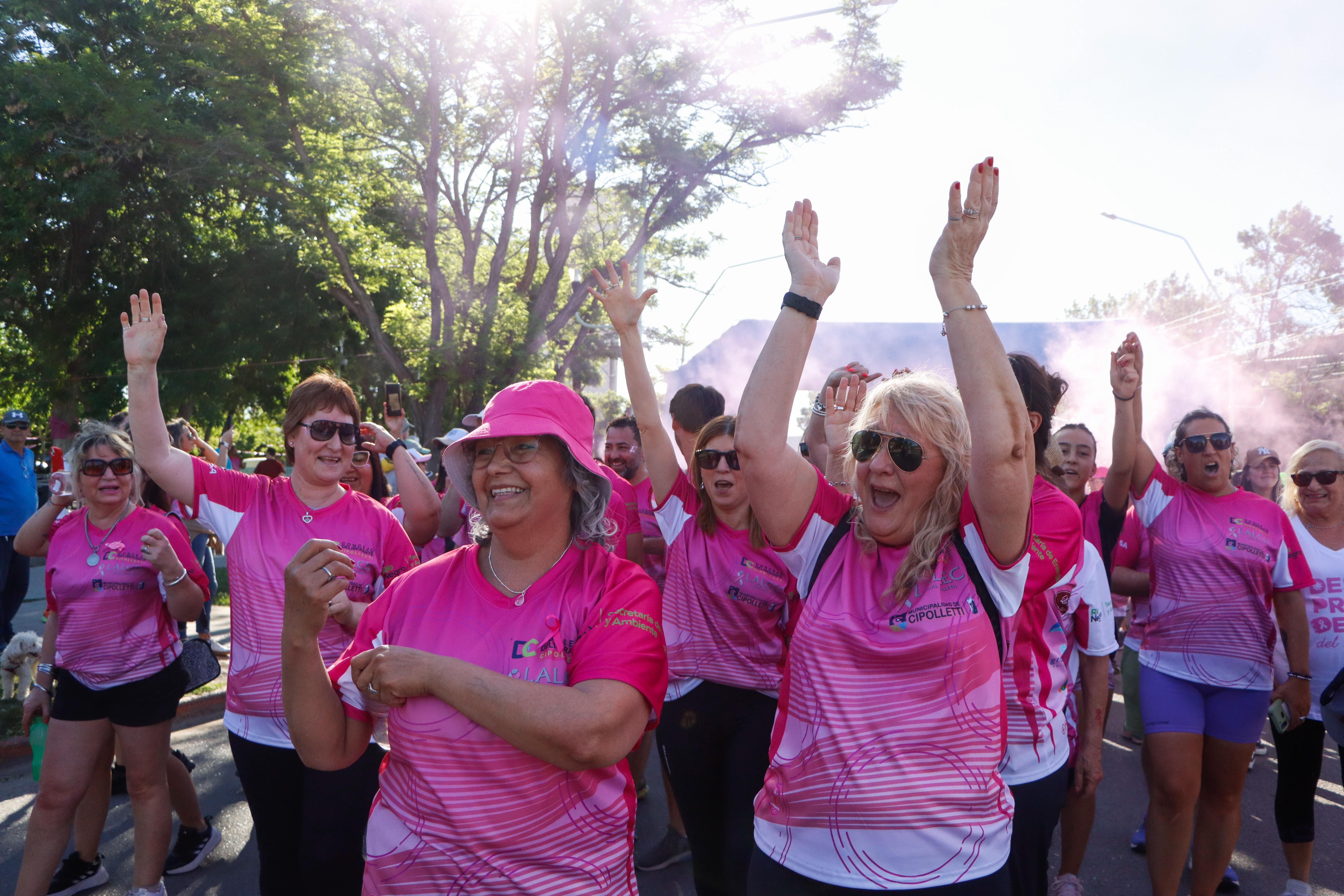 Las mujeres, protagonistas en la caminata de Lalcec y la lucha contra el cáncer de mama. Fotos: Anahí Cárdena