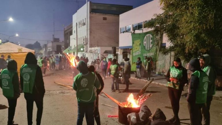 ATE acampa en Educación y reclama anticipar las paritarias