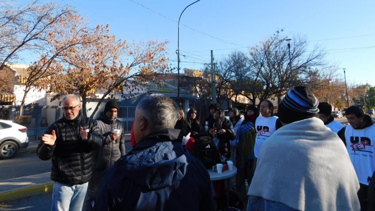 El concejero escolar Adrián Carrizo se acercó al establecimiento pero no precisó fechas de conclusión de la obra.
