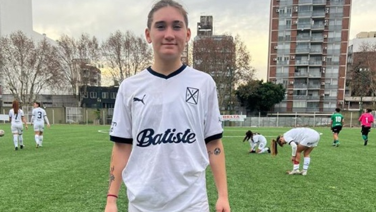 Renata Camadro usa la camiseta número 9 en Independiente. 