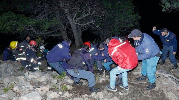 Estaba en un mirador y murió al caer por un barranco
