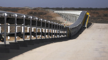 Dune Express traslada arena por más de 67 kilémtros sin camiones en la Cuenca Pérmica. | LMCipolletti.com Dune Express traslada arena por más de 67 kilémtros sin camiones en la Cuenca Pérmica.