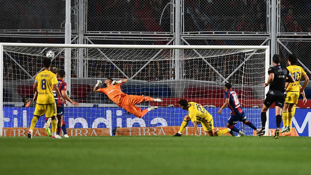 Barrios anotó el 2-1 agónico para San Lorenzo, pero fue anulado.
