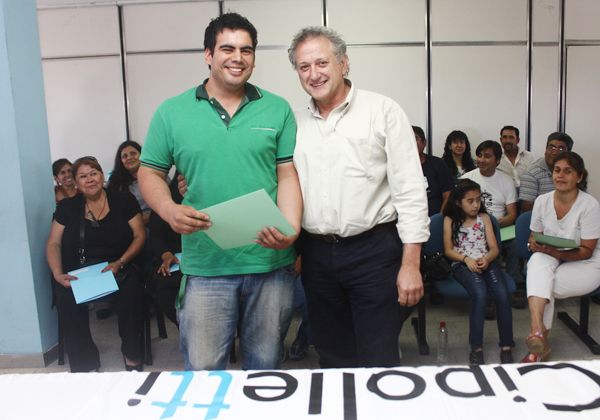 Más de 60 familias recibieron los boletos de compra venta de sus lotes